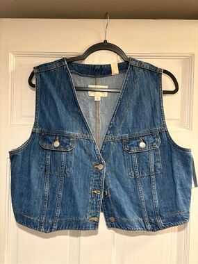 Universal Thread Blue Denim Button-Front Tank Vest